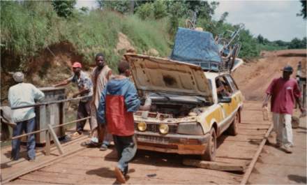 Pannenanfälliges Buschtaxi in Guinea