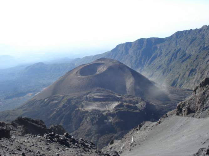 Krater des Mount Meru