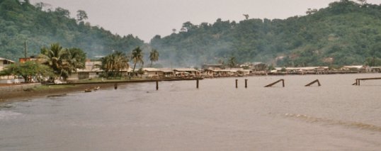 Der Strand/Hafen von Limbe