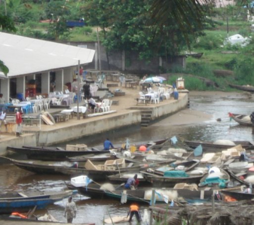 Restaurant am Hafen von Kribi