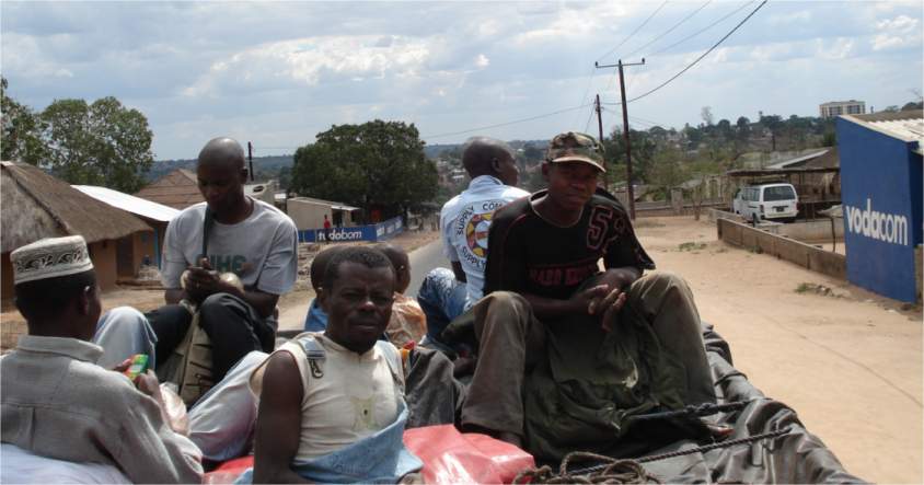 Lastwagen auf dem Weg zur Illha de Mocambique