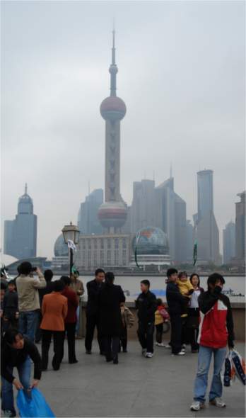 Pearltower, vom Bund aus gesehen